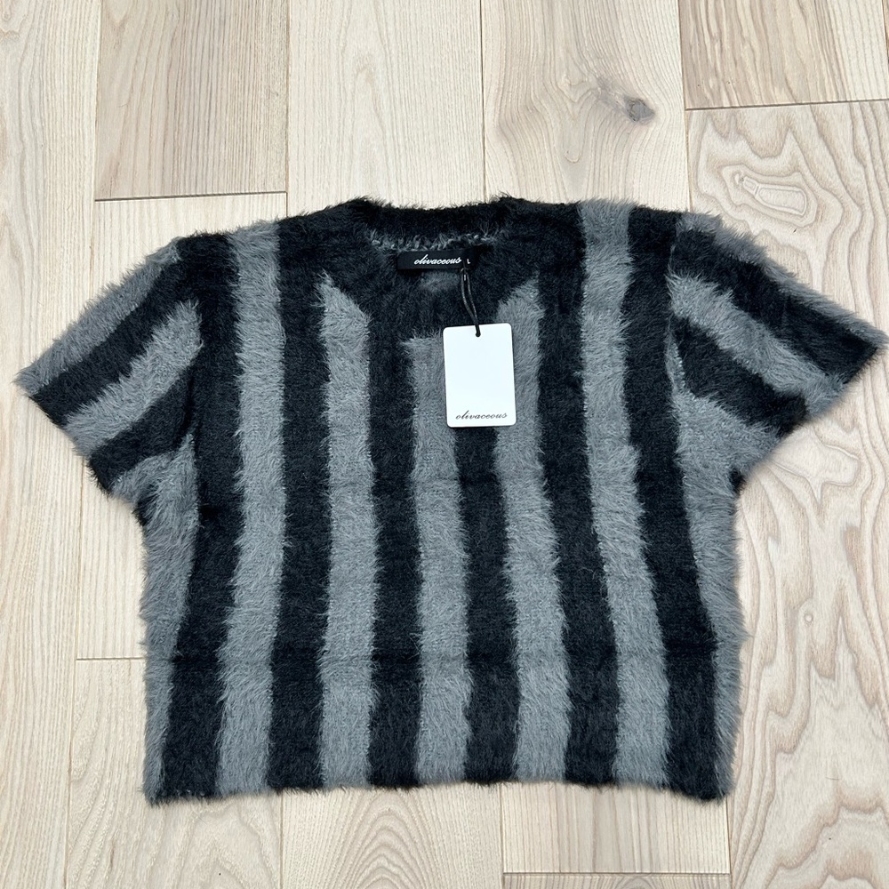 NWT Olivaceous Super Soft Stretchy Black & Gray Crop Short Sleeve sweater SZ L